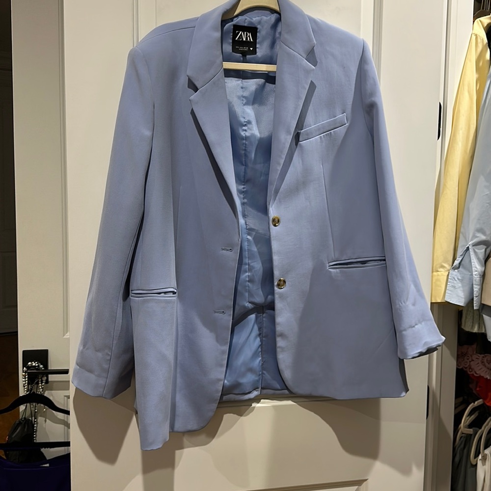 Zara blazer in baby blue size L. Worn once. Extremely oversized.